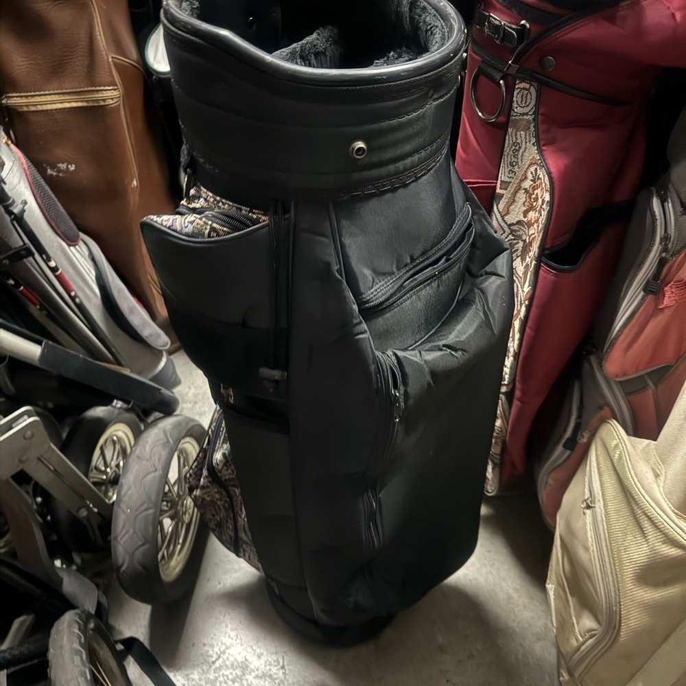 Mac Gregor Classic Golf Cart Bag 
With shoulder strap and club dividers .